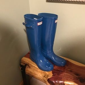 Hunter gloss tall rain boots blue 7